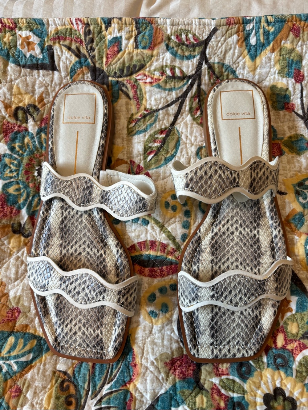Dolce Vita White Snake-Print Wavy Strap Slide Sandals